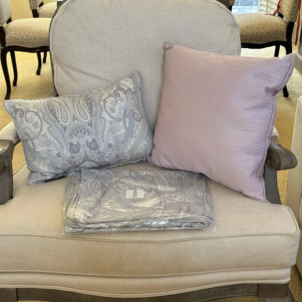 Raymond Waites 4 pc set Matching Purple Pillows & Shams